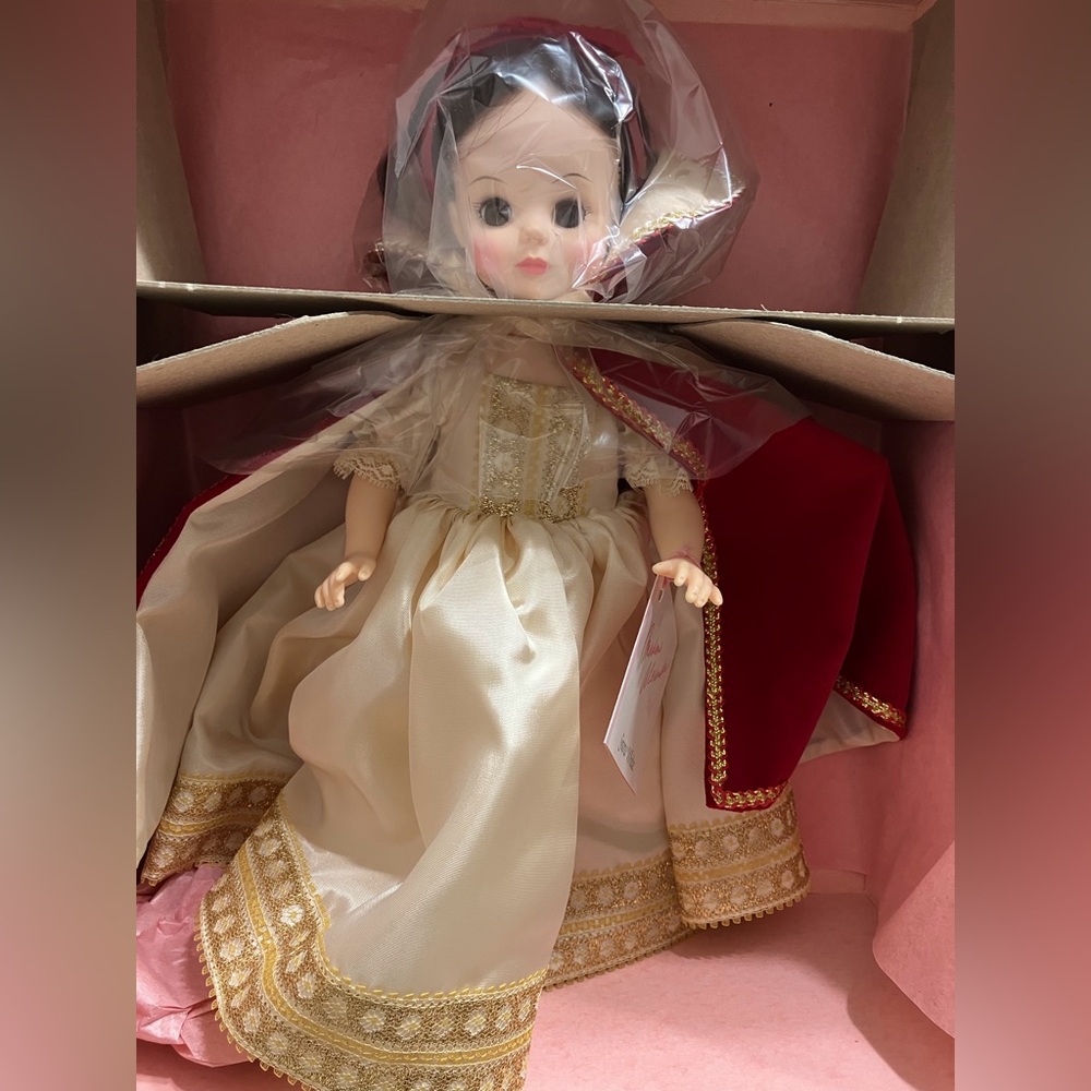 1986 Madame Alexander 14” Disney Snow White #1556 With Tags Gold Brocade Dress